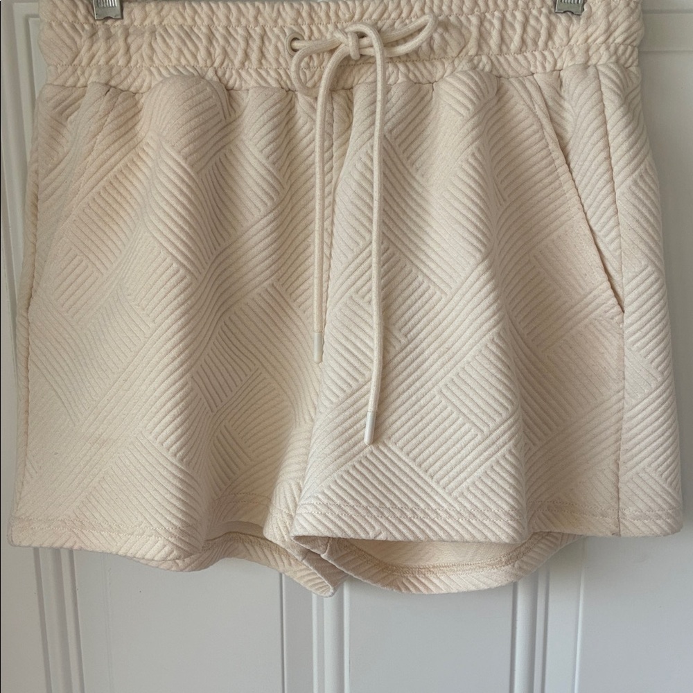 High-Waist Quilted Drawstring Shorts in Cream
